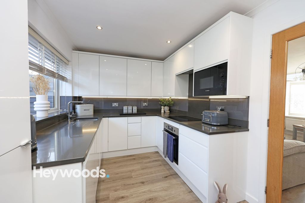 Property photo 2 of 34