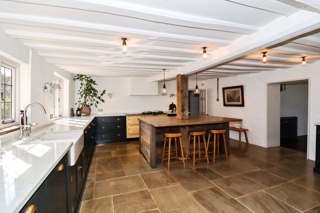 Property photo 3 of 37