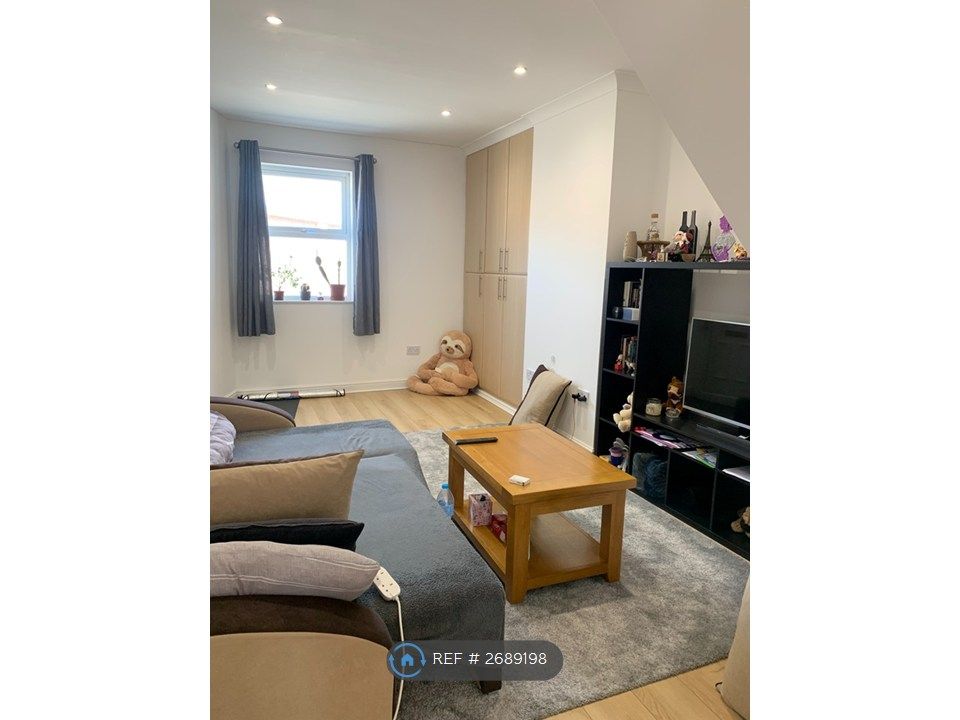 Property photo 2 of 16 Lounge