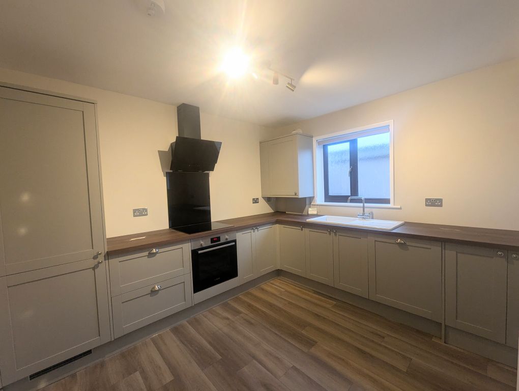 Property photo 2 of 17 Kitchen