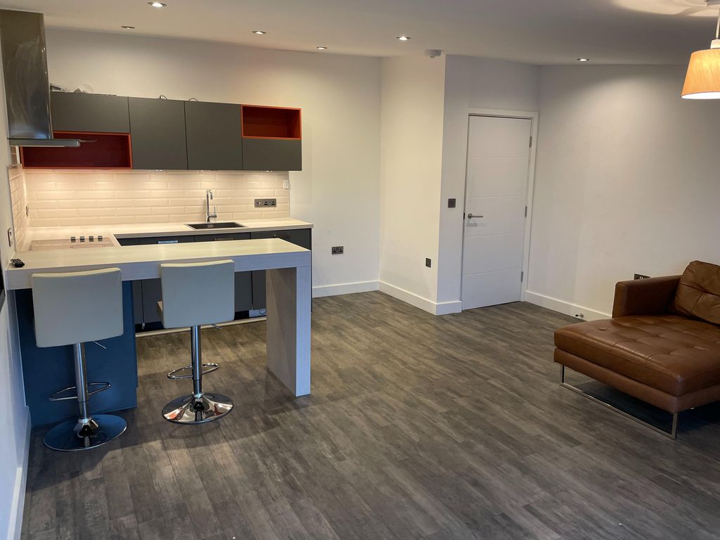 Property photo 1 of 9 Cover