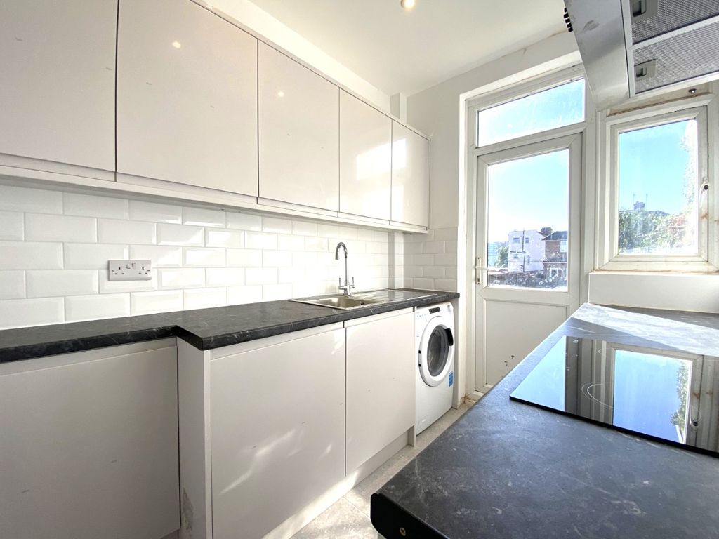 Property photo 3 of 17 4503193