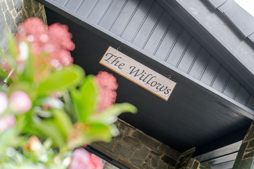 Property photo 3 of 47