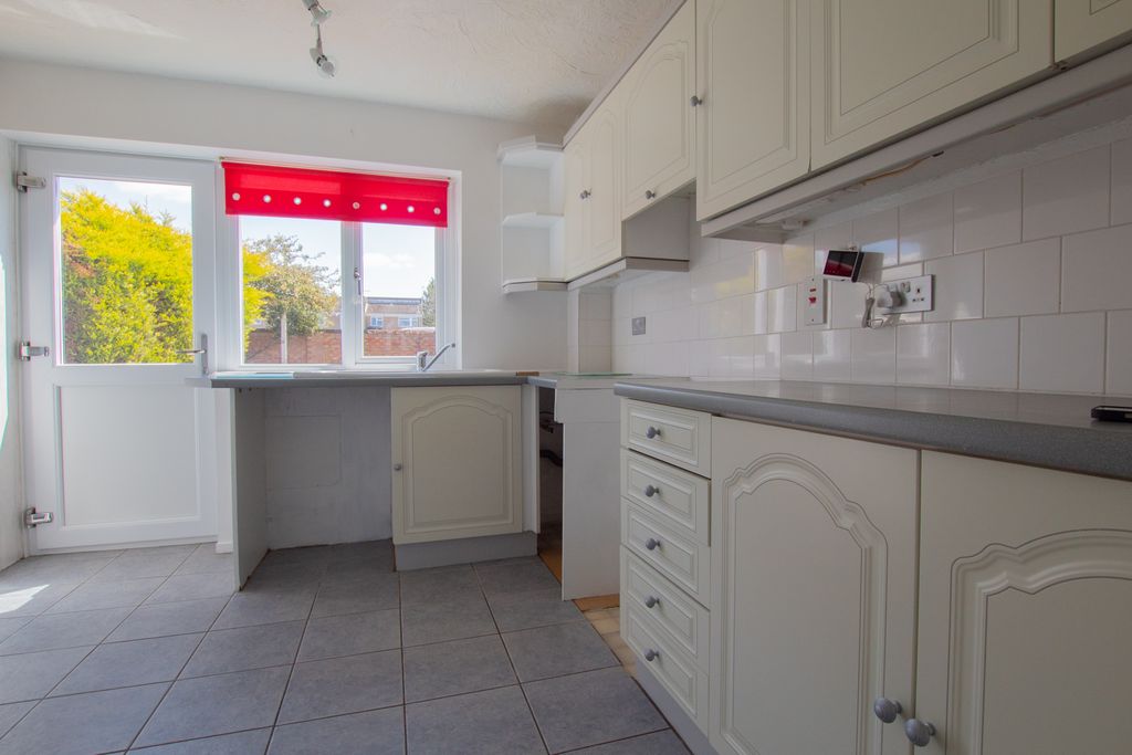 Property photo 3 of 7 Kitchen