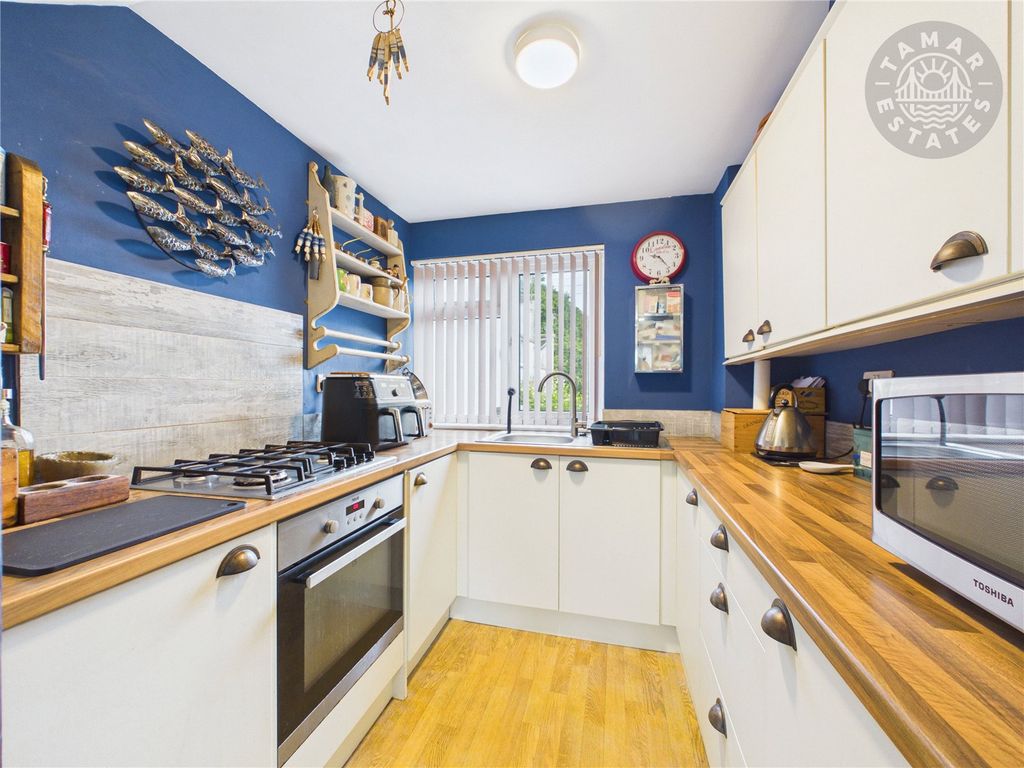 Property photo 2 of 9 Kitchen