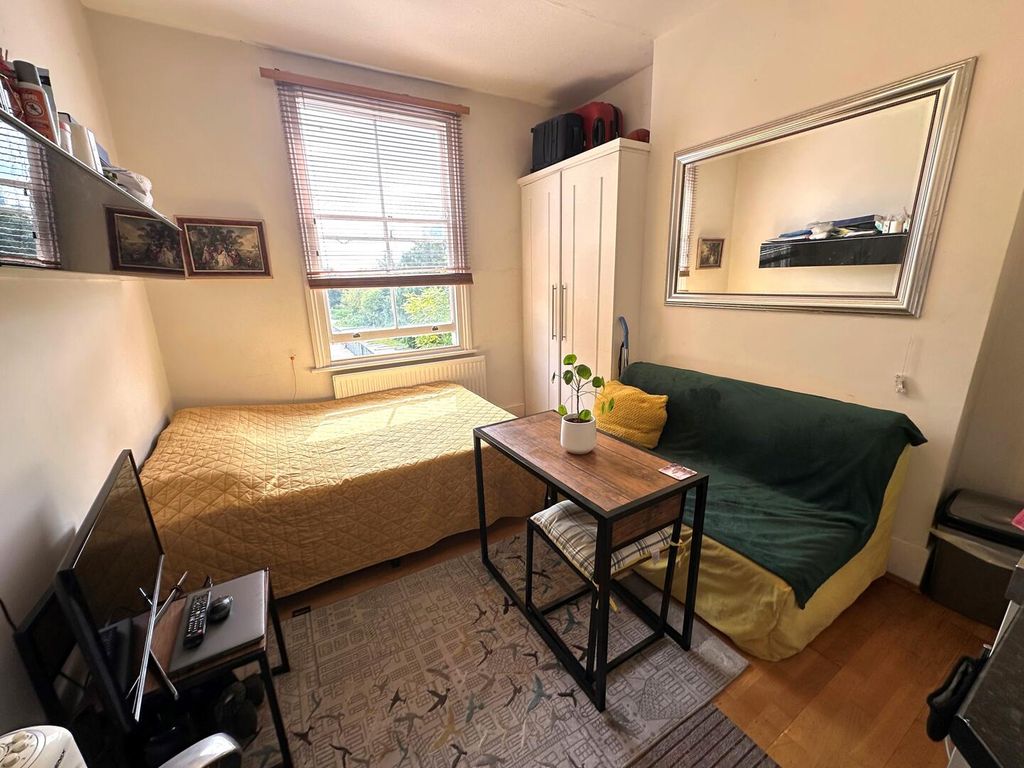 Property photo 1 of 5 Bedroom