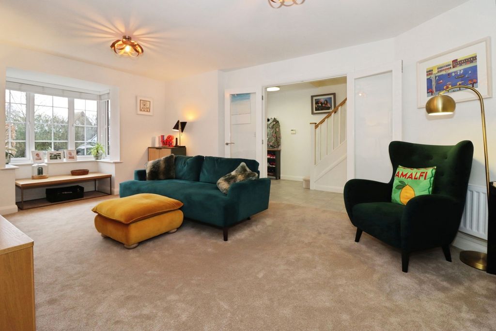 Property photo 3 of 20 Lounge