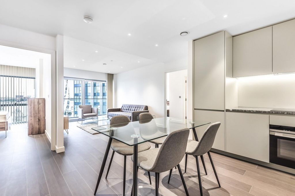 Property photo 3 of 15 Reception