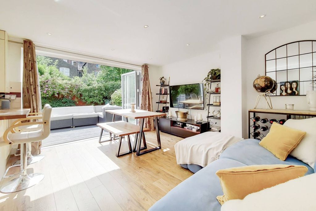 Property photo 2 of 8