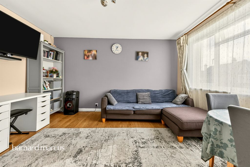 Property photo 3 of 12