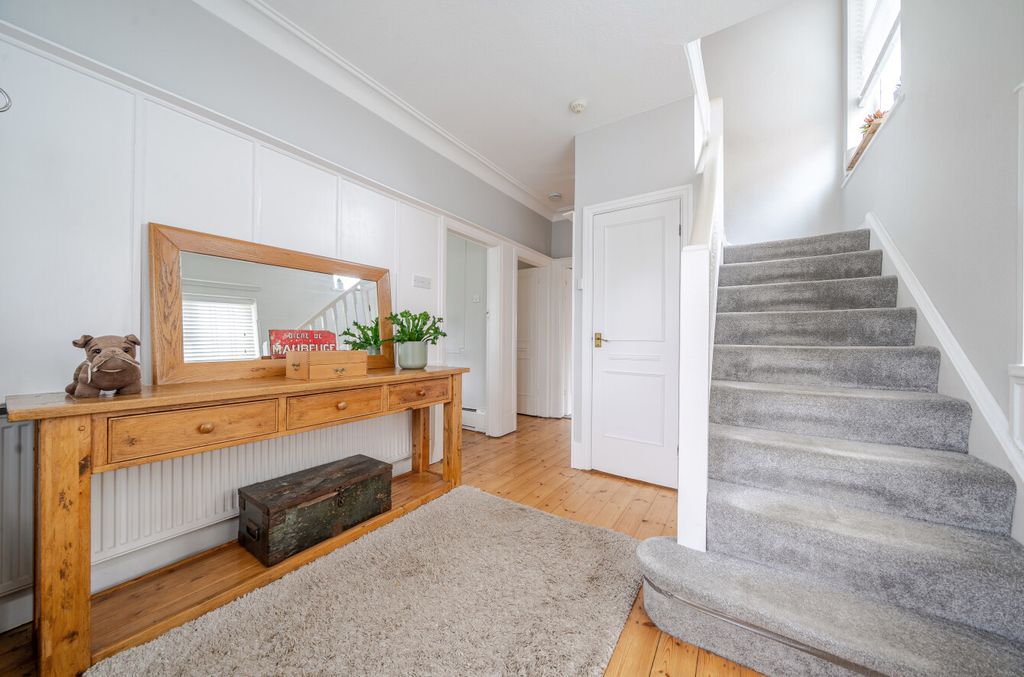 Property photo 2 of 23 Hallway