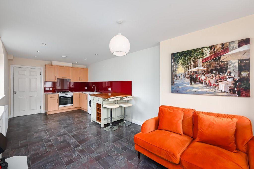 Property photo 2 of 12 Picture 2