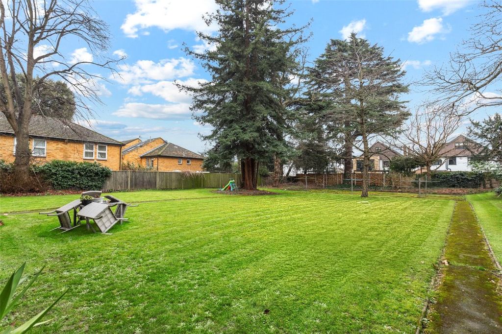 Property photo 2 of 9 Picture No. 15