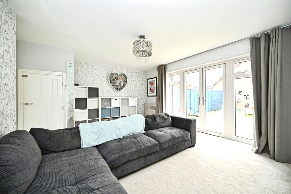 Property photo 3 of 20