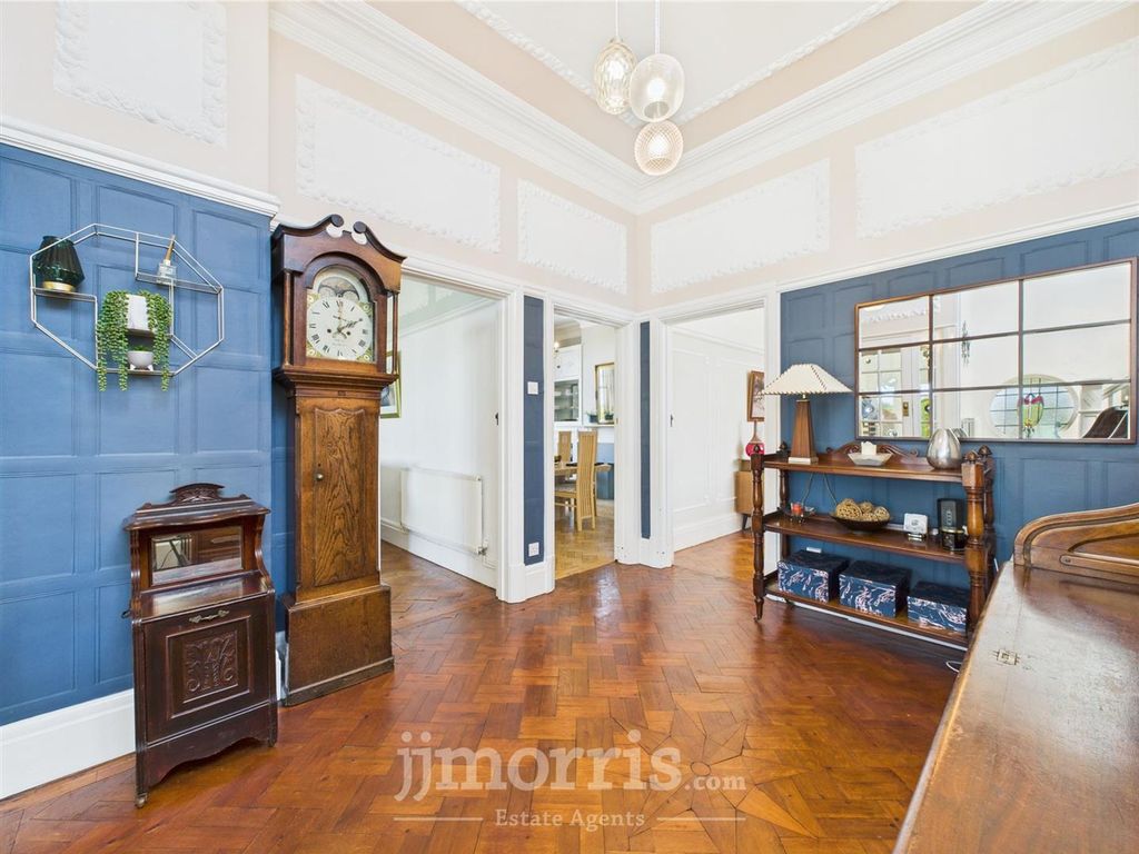 Property photo 3 of 34 Cam05297G0-Pr0043-Still019.Jpg