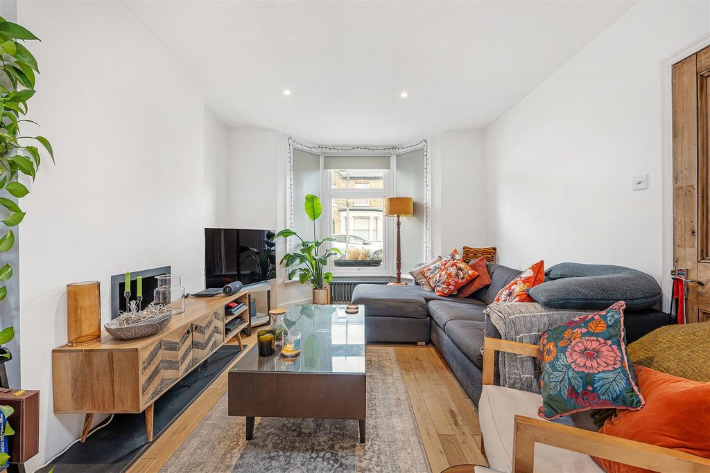 Property photo 1 of 11 Larkbere Road-9.Jpg