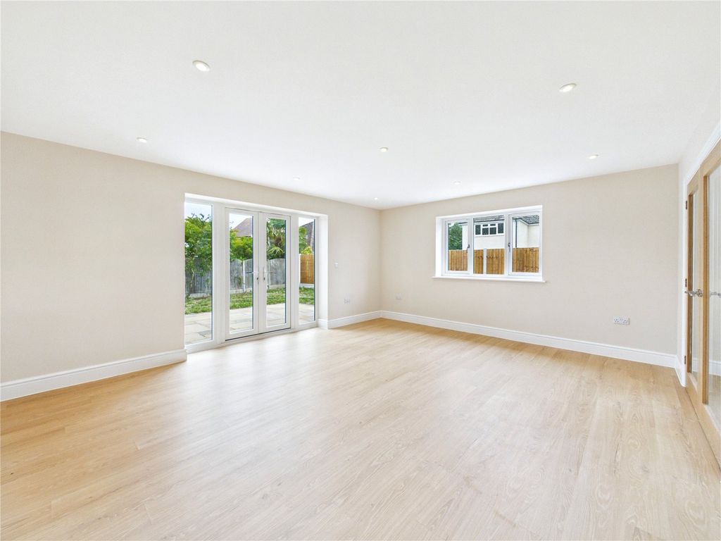 Property photo 2 of 14 Picture No. 19