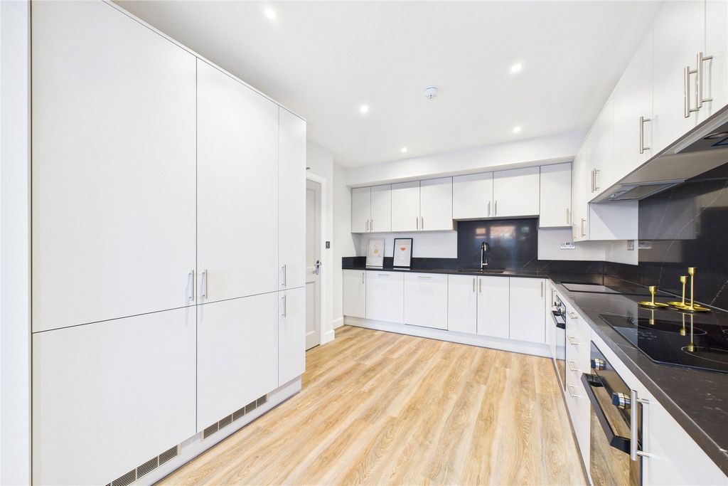 Property photo 2 of 17 Kitchen