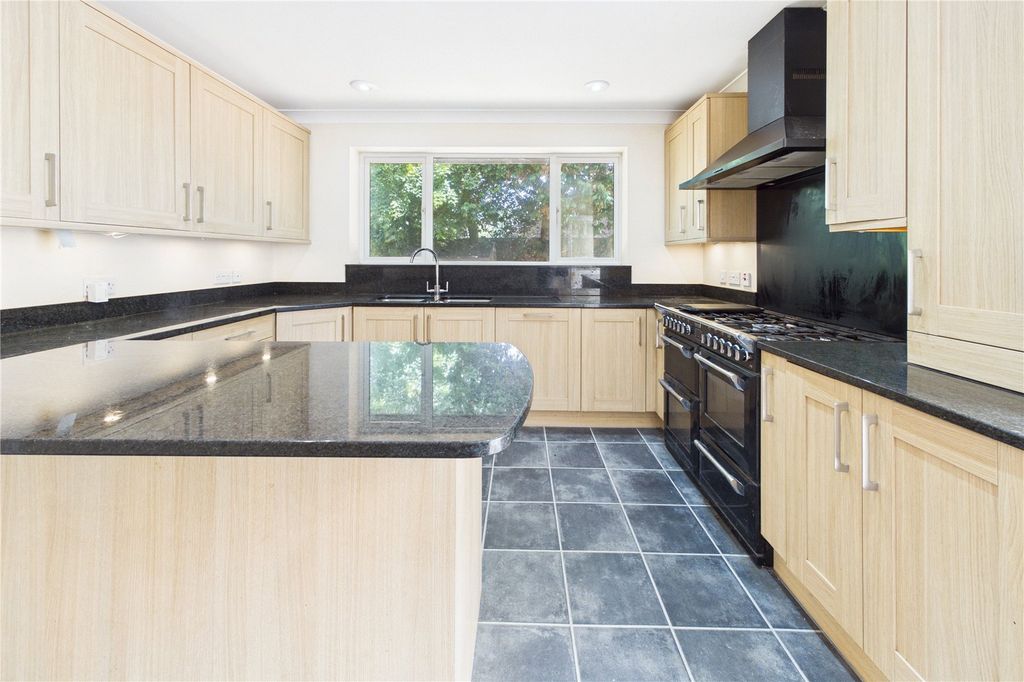 Property photo 3 of 33 Kitchen