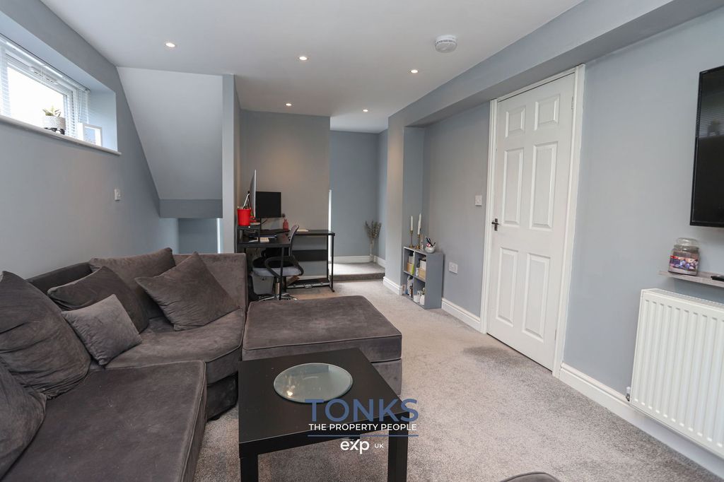 Property photo 3 of 40