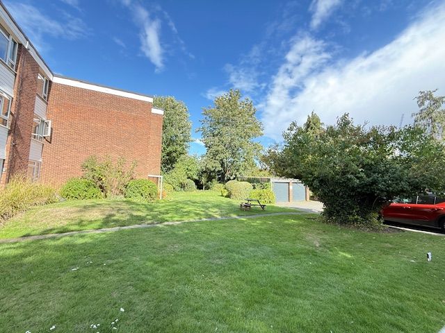 Property photo 3 of 14 Garden