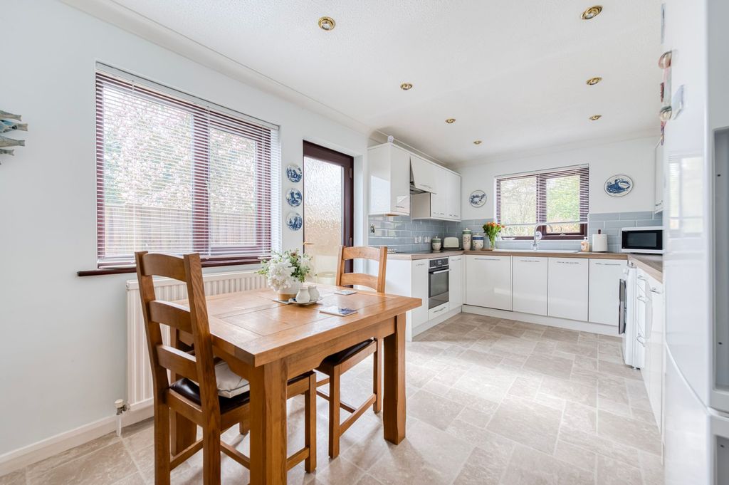 Property photo 2 of 21