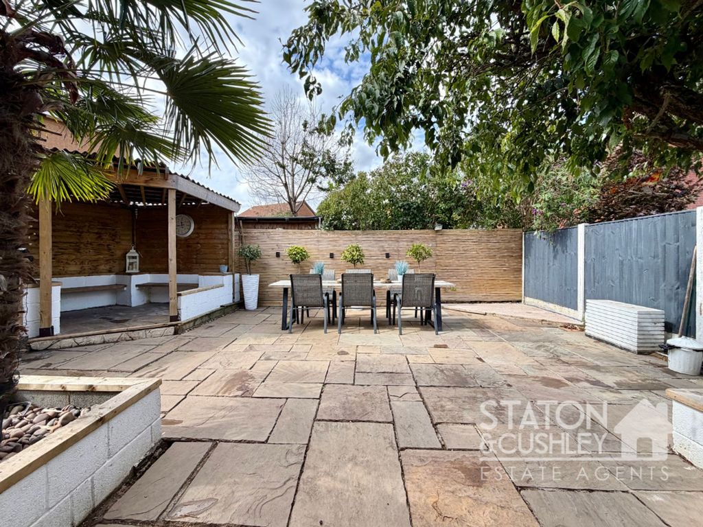 Property photo 2 of 41