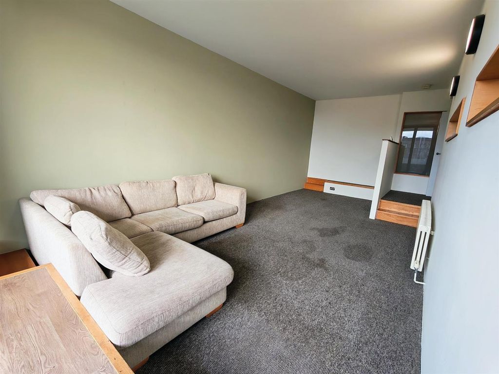 Property photo 3 of 17 Living Room