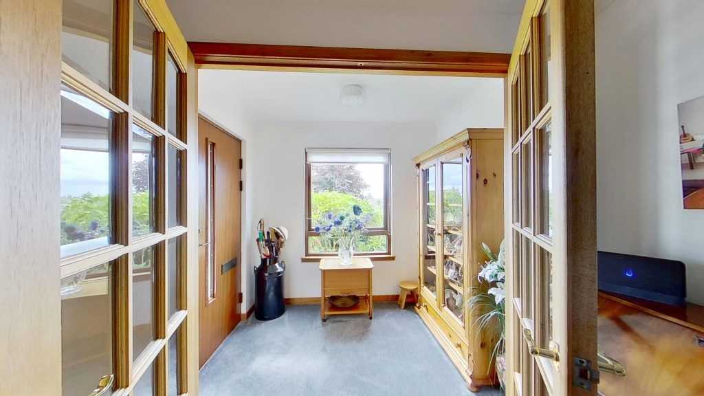 Property photo 2 of 34