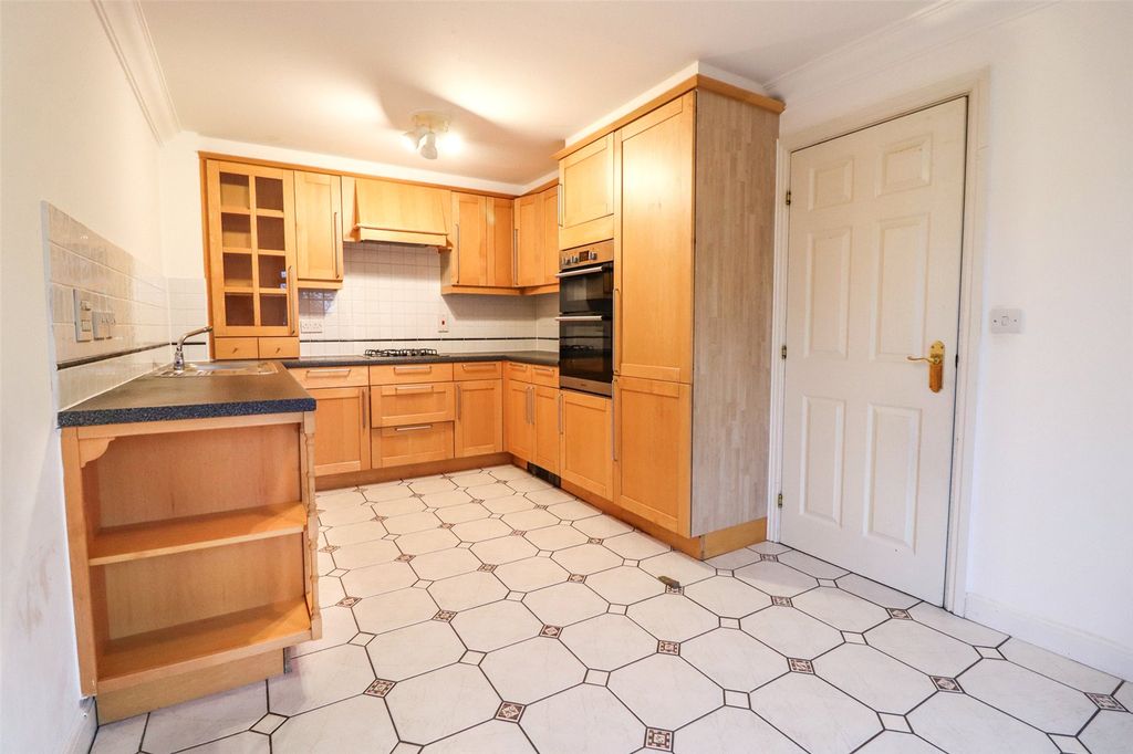 Property photo 2 of 15 Picture No. 11