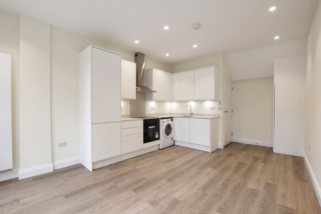 Property photo 3 of 11 Photo 11