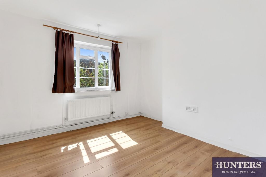 Property photo 1 of 7 Bedroom