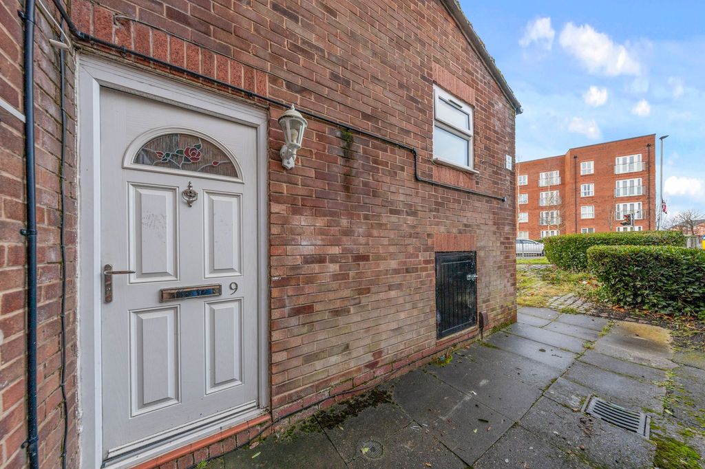 Property photo 2 of 9