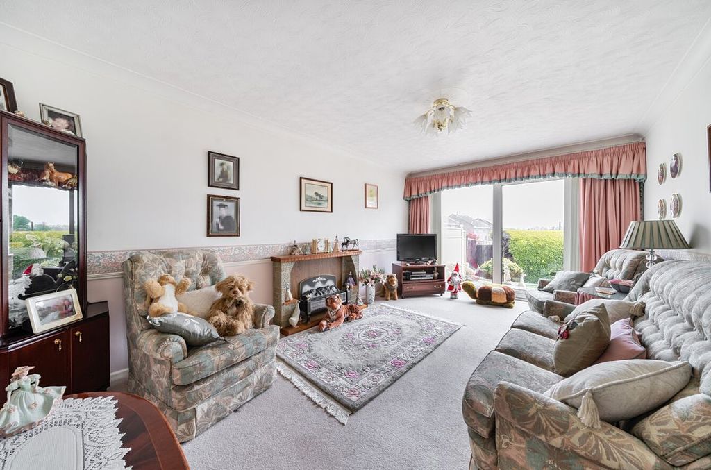 Property photo 2 of 13 128349114