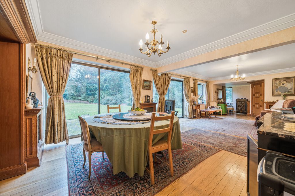 Property photo 3 of 22 1409486-11-698A2d...