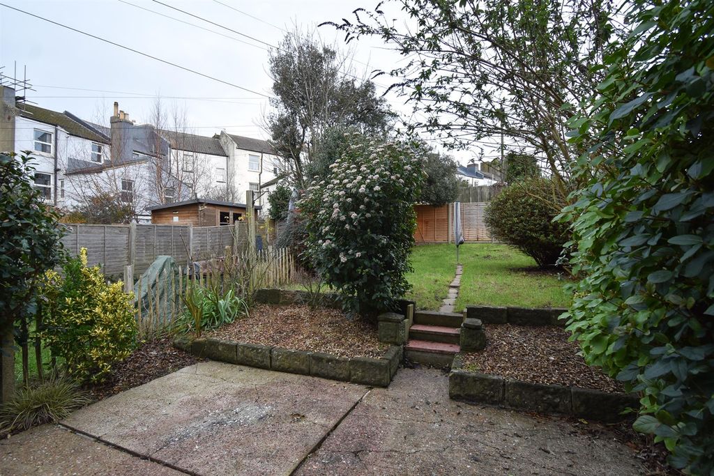 Property photo 3 of 11 Garden