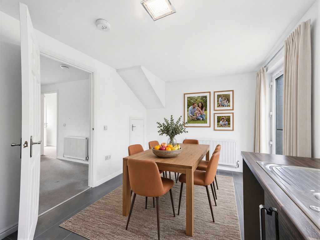 Property photo 3 of 14 Vs