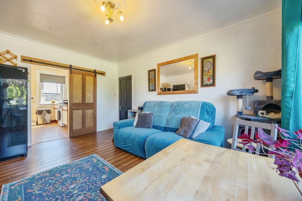 Additional image 4 of 3 bed flat for saleRosebery Crescent, Gorebridge EH23