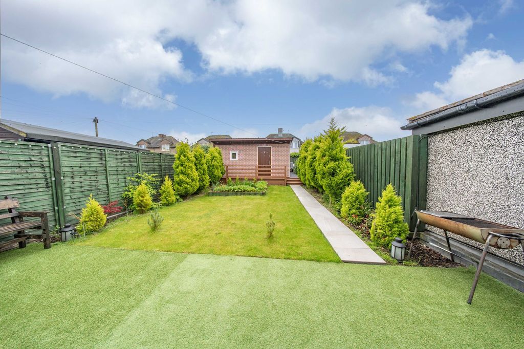 Property photo 2 of 29 Rear Garden With Summer House