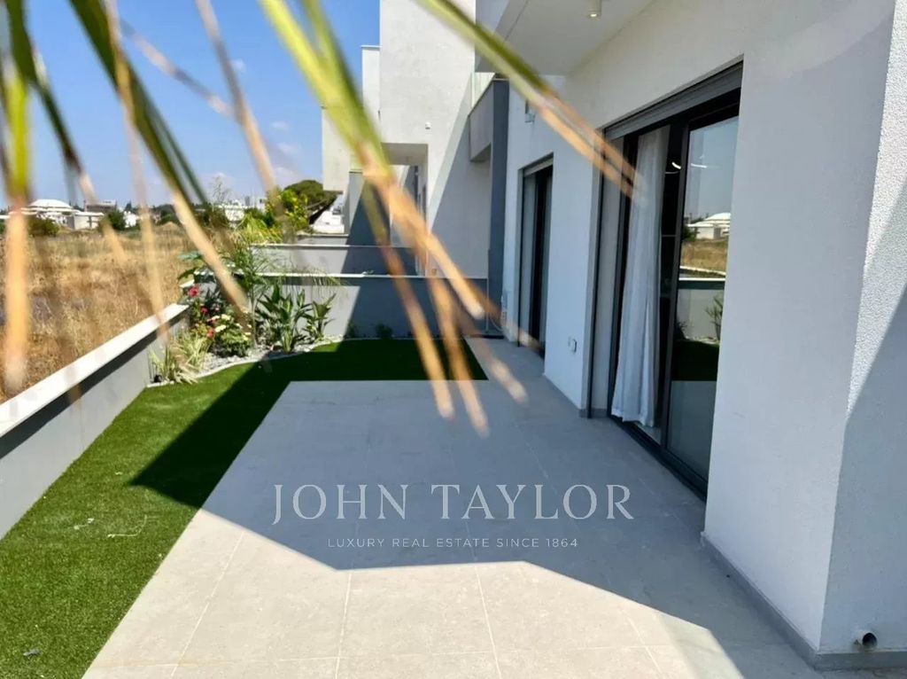 Property photo 2 of 24