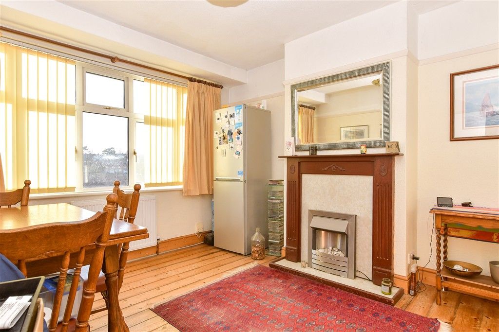 Property photo 2 of 11 Lounge