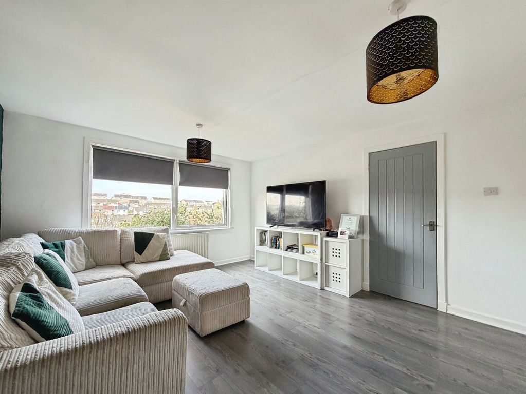 Property photo 2 of 13 Lounge