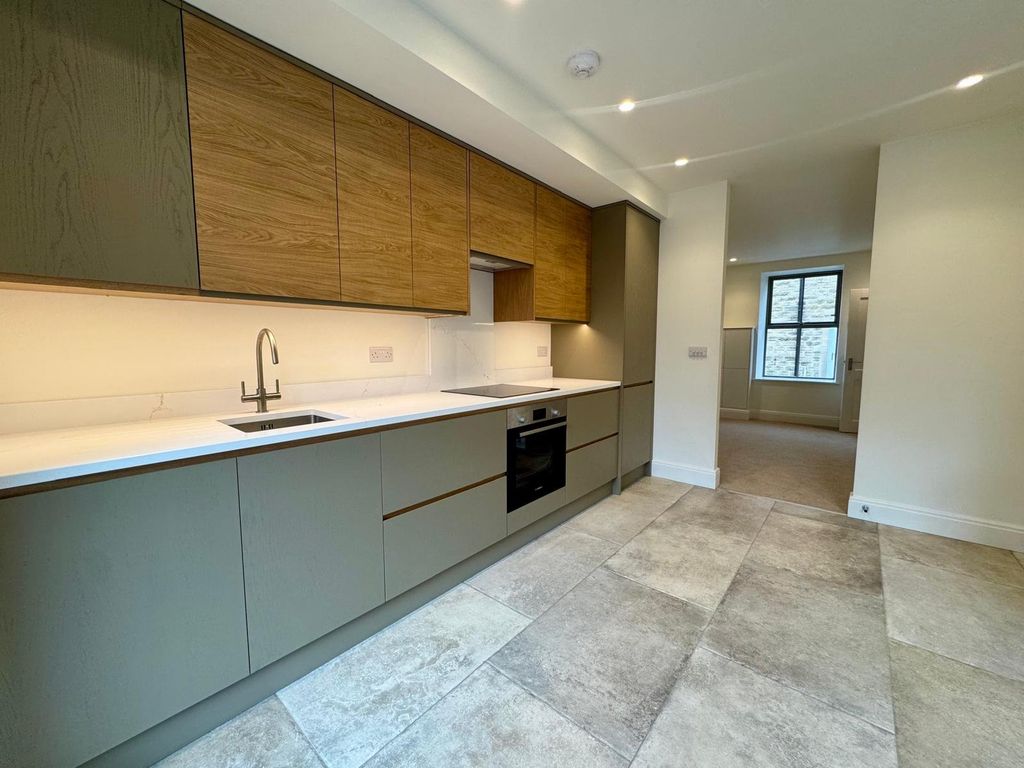 Property photo 2 of 34 Picture No. 42