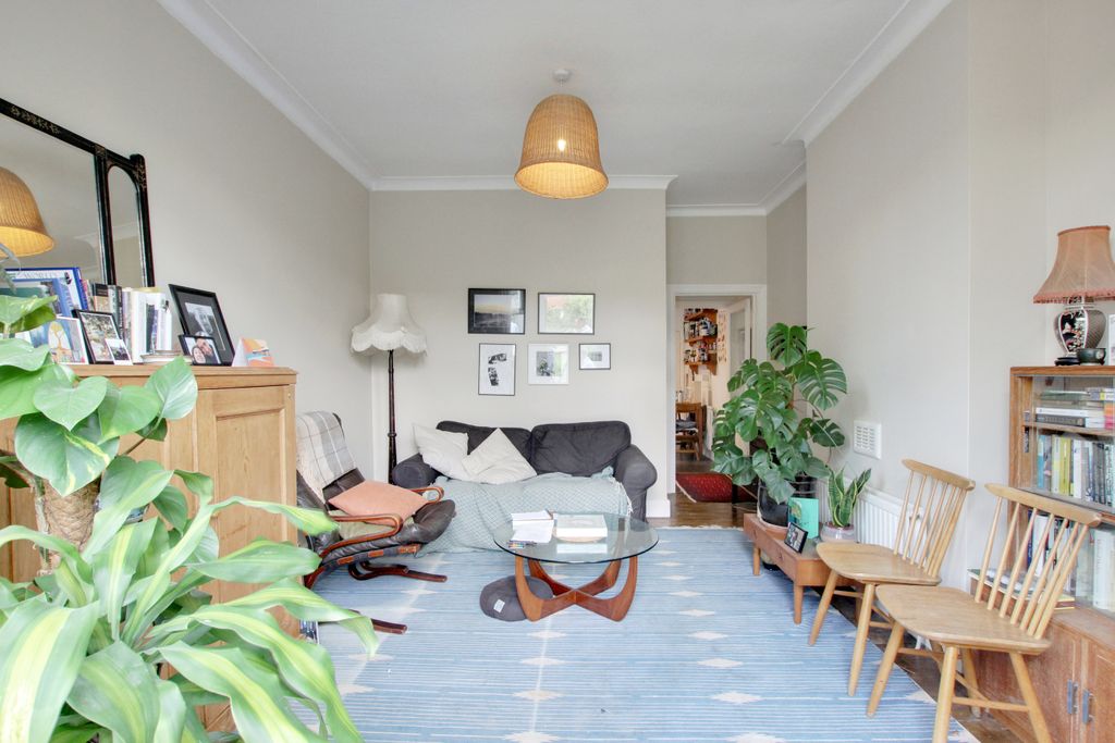 Property photo 1 of 12 Lounge 1