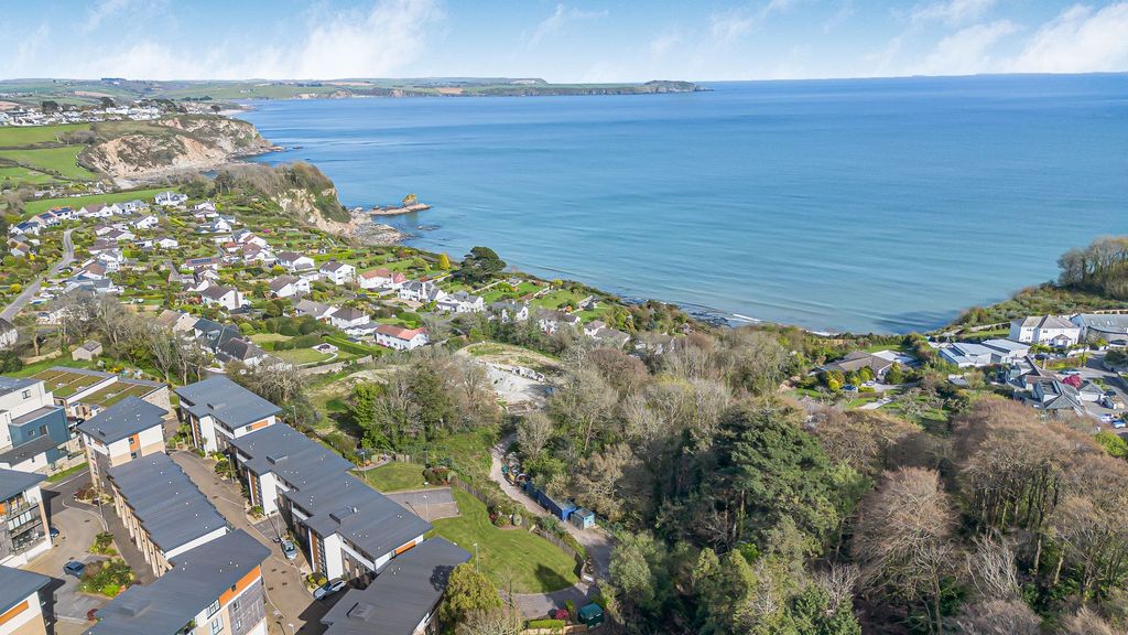 Property photo 3 of 21