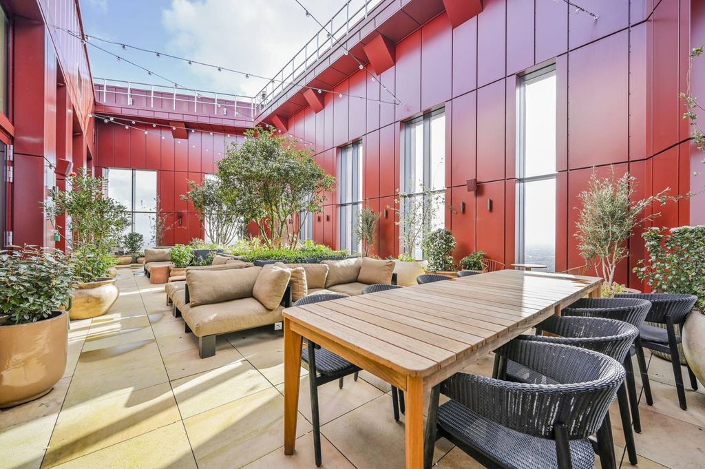 Property photo 3 of 63