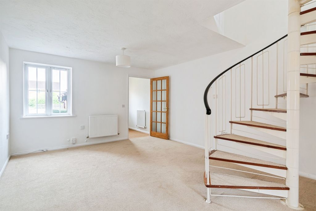Property photo 2 of 21