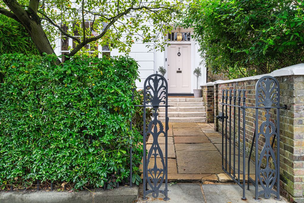 Property photo 1 of 42