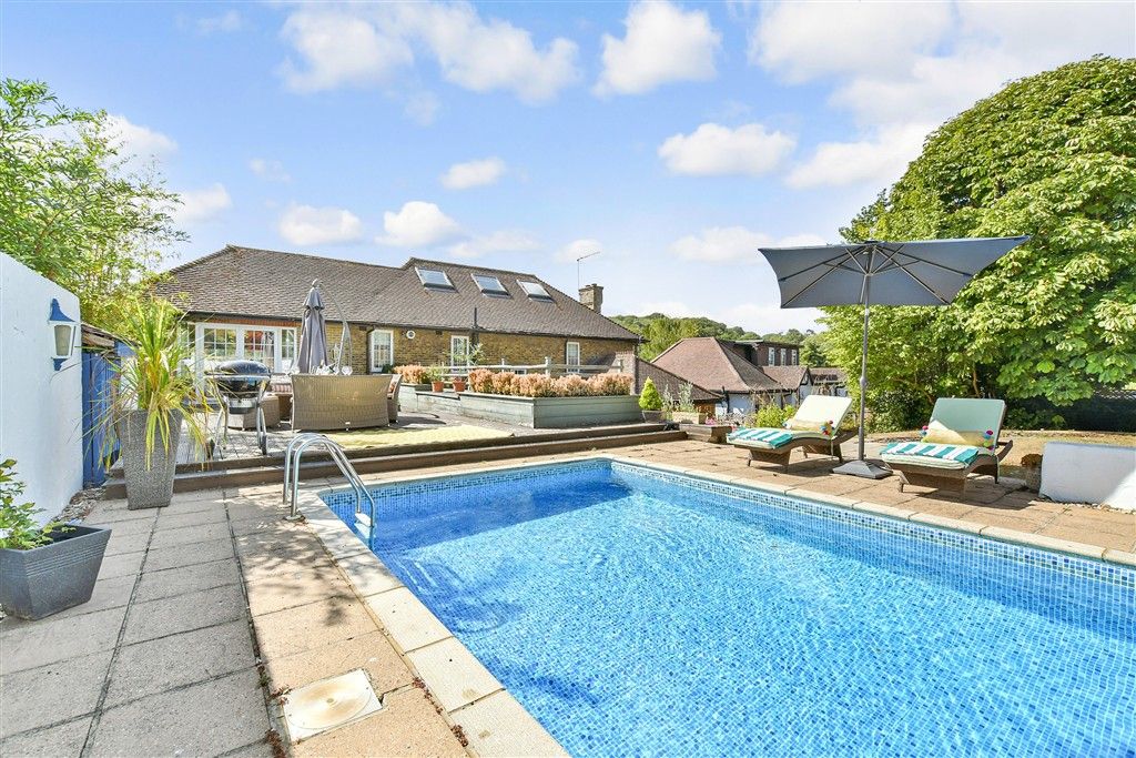 Property photo 2 of 27 Swimming Pool