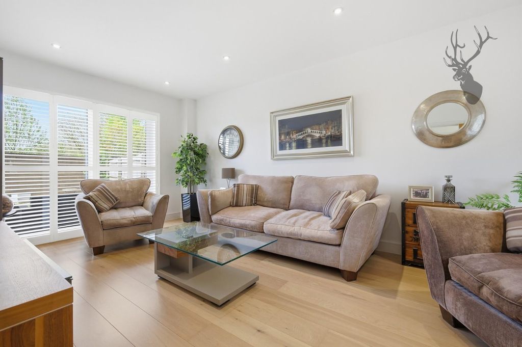 Property photo 2 of 23